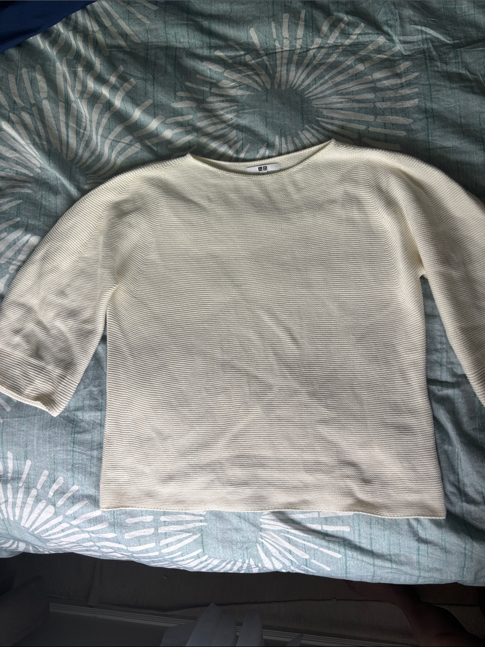 Uniqlo balloon 3/4 sleeve cream sweater - M